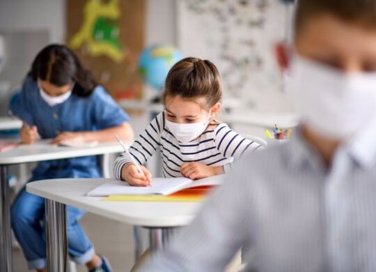 Niños en el colegio. Vuelta al cole. Niños mascarillas por coronavirus.
POLITICA SALUD
HALFPOINT/GETTY